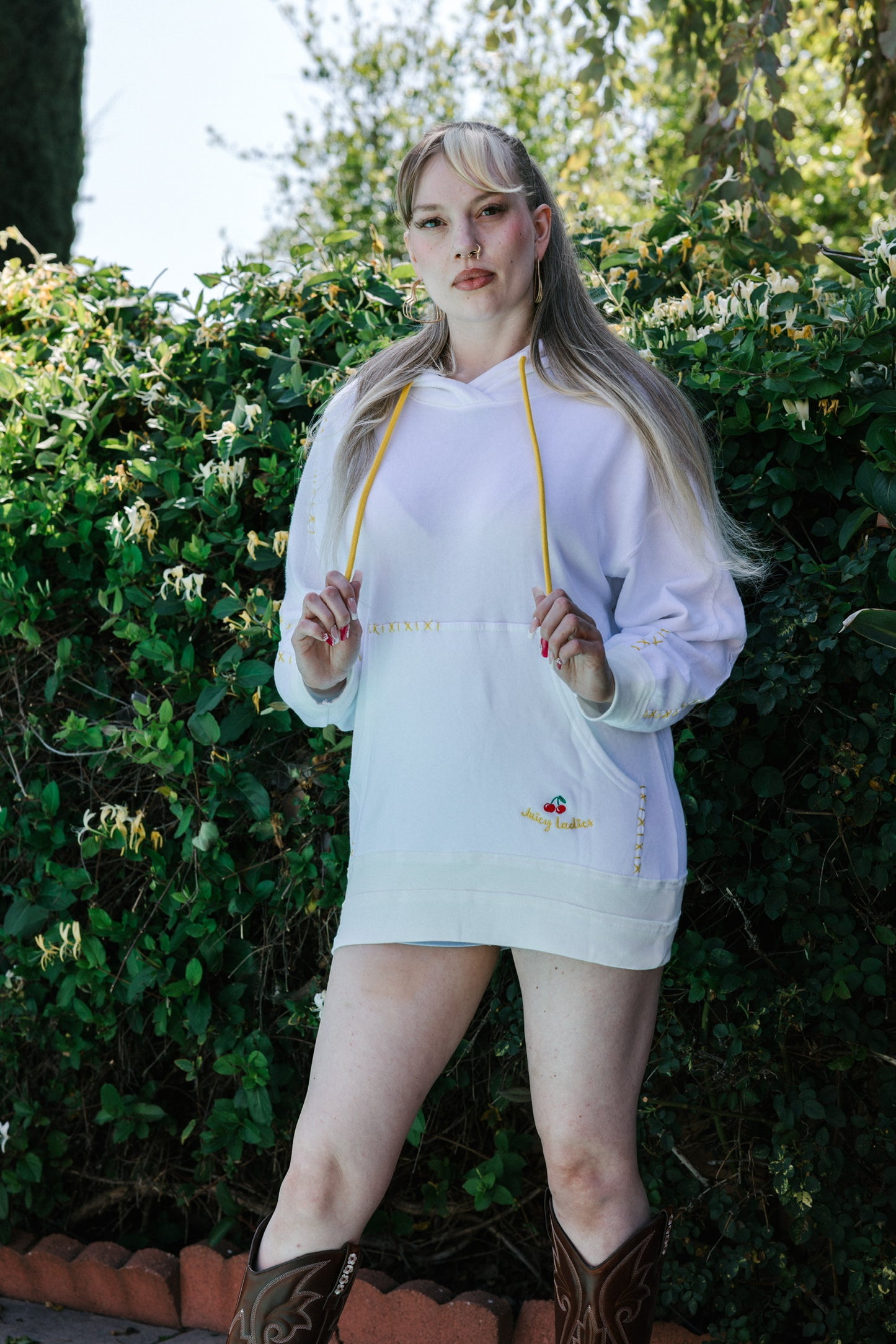 Juicy Ladies Embroidered White Hoodie
